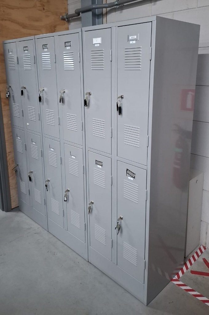 3 stalen lockerkasten (12 lockers totaal) – 60x51x186cm,, Ophalen, Zo goed als nieuw