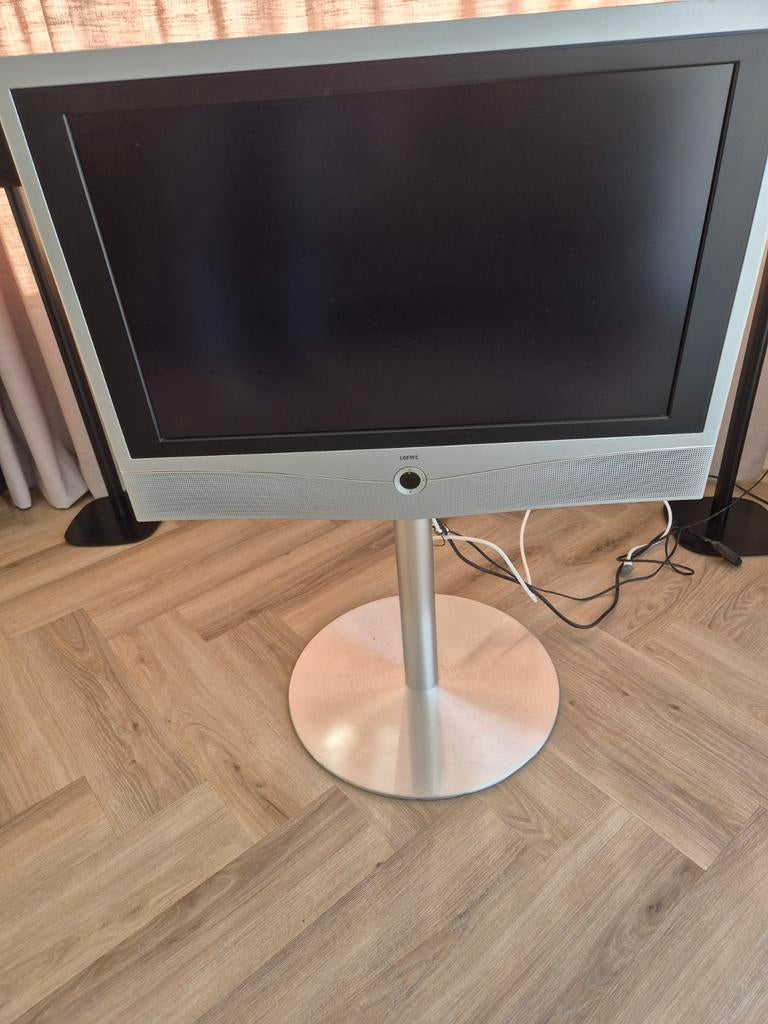 Loewe Xelos A32 TV met draaibare standaard en afstandsbedien, 50 Hz, 80 tot 100 cm, Niet werkend, Ophalen