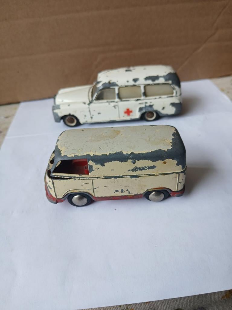2x Tekno.  Mercedes ambulance en Taunus busje, opknappers, Ophalen of Verzenden, Gebruikt, Auto, Overige merken