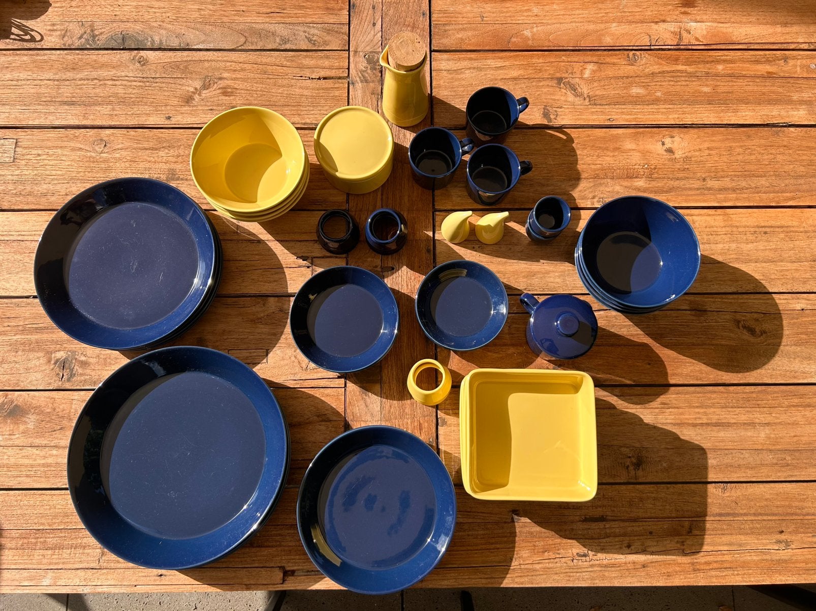 Arabia Finland Teema Servies - Blauw en Geel, Huis en Inrichting, Keuken | Servies, Ophalen, Keramiek, Vintage, Compleet servies