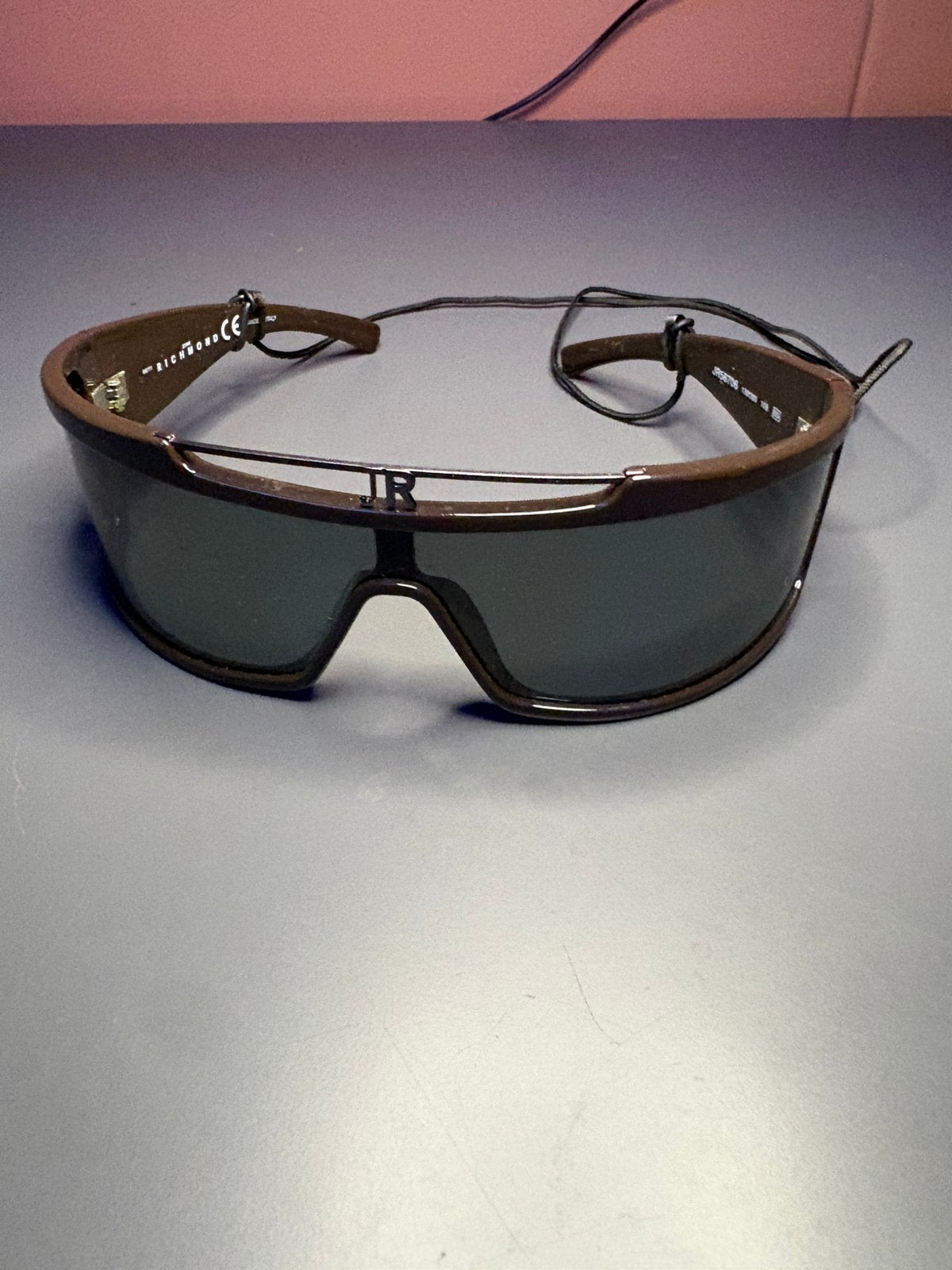 John Richmond JR58706 Shield Zonnebril Made in Italy, bril, Verzenden, Gebruikt, Bruin, Overige merken