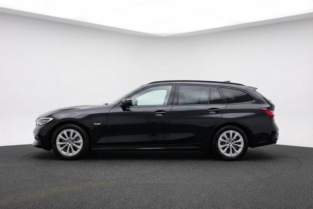 BMW 3 Serie Touring 330e Plug-in Hybrid Pano l Leder l Drive, Auto's, BMW, Automaat, 1998 cc, Gebruikt, Euro 6