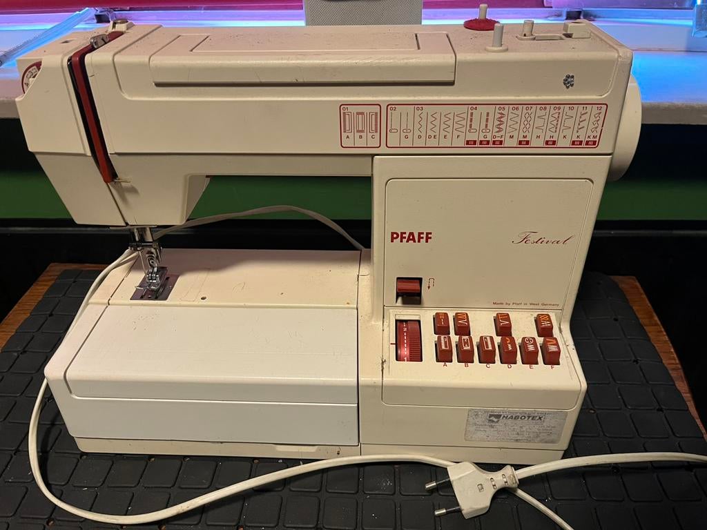 Pfaff naaimachine, Hobby en Vrije tijd, Naaimachines en Toebehoren, Ophalen of Verzenden, Zo goed als nieuw, Naaimachine, Pfaff