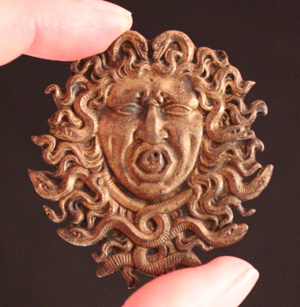 Klein bronzen reliëf van Medusa, Ophalen of Verzenden