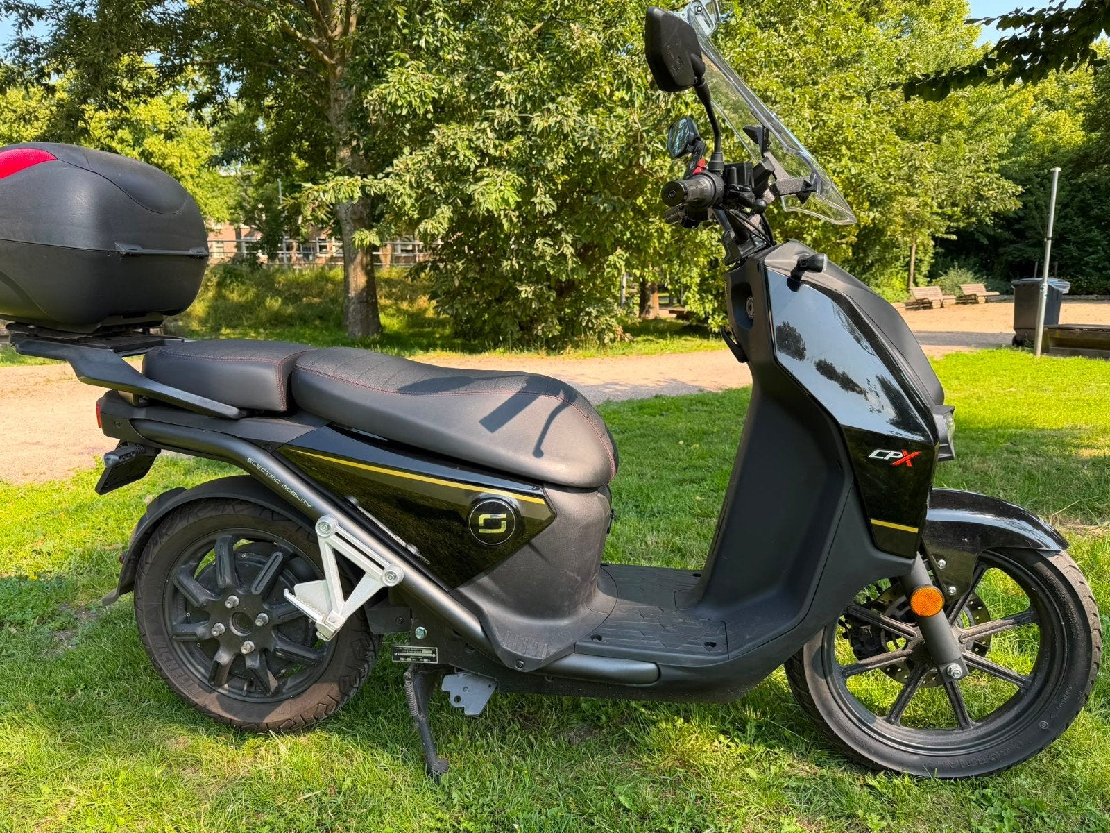 Super Soco CPX - Zo goed als nieuw, 2 accu's, 2 laders, Fietsen en Brommers, Ophalen, Zo goed als nieuw, Super Soco