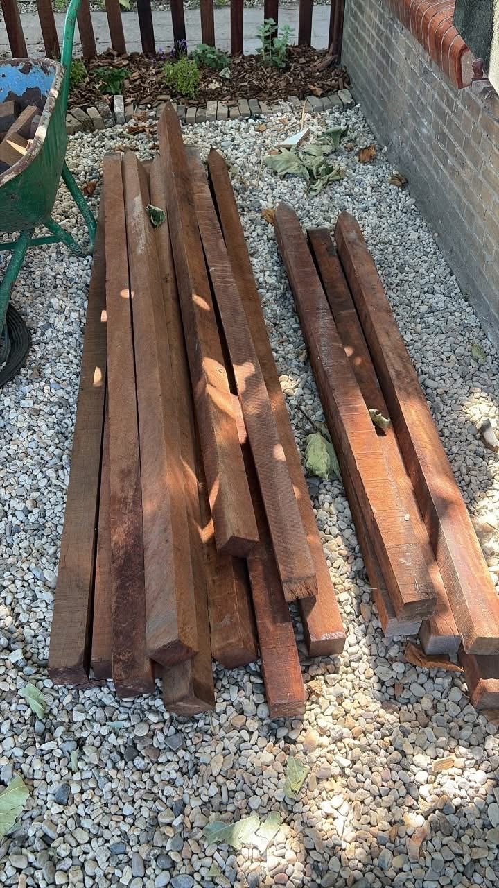 Hard houten palen 2 lengtes, Doe-het-zelf en Verbouw, Hout en Planken, Gebruikt, Ophalen of Verzenden, 200 tot 250 cm, 50 mm of meer