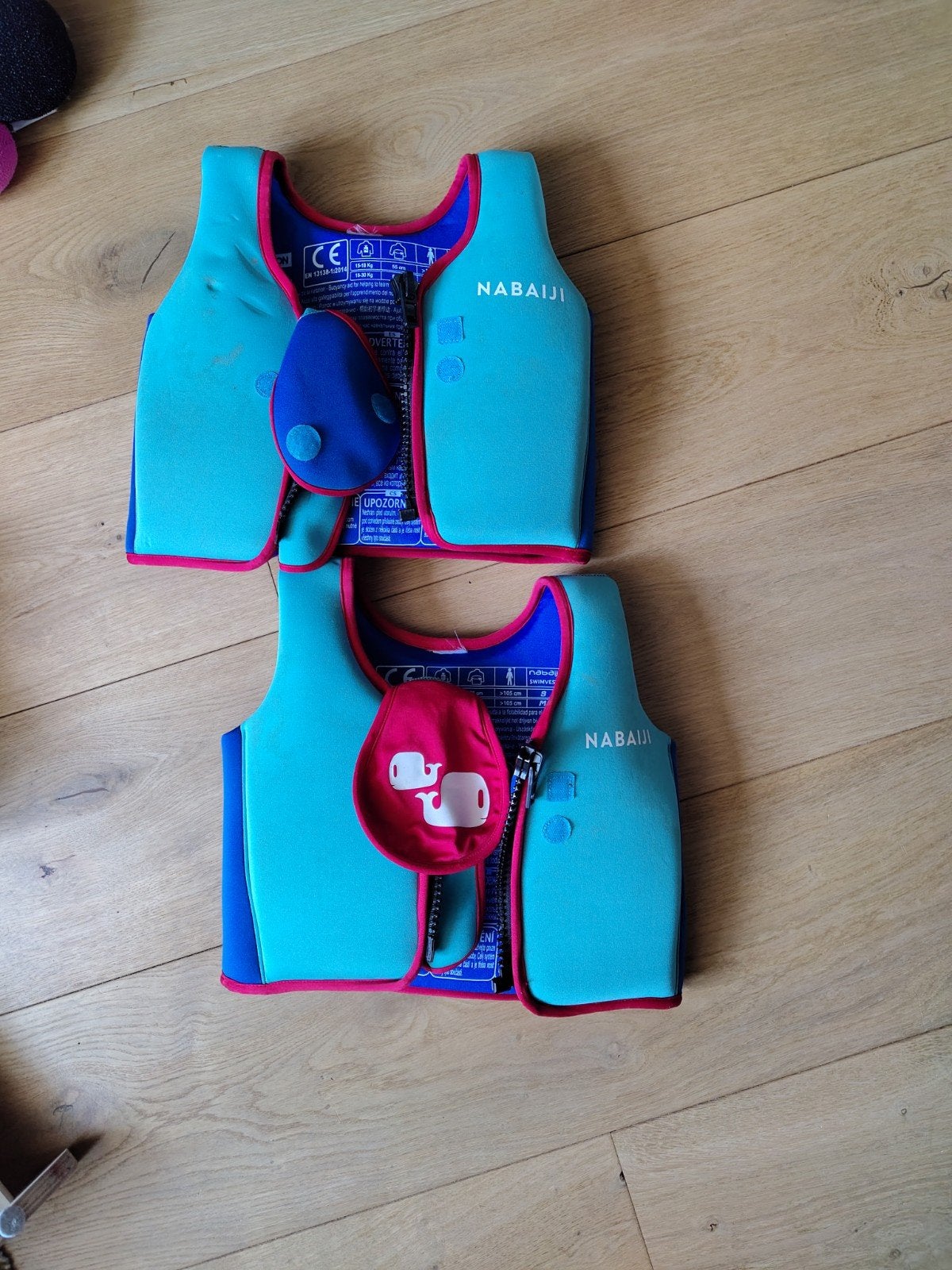 2x Nabaiji Zwemvestjes voor Kinderen - Maat S (15-18 kg), Kinderen en Baby's, Babykleding | Overige, Ophalen, Zo goed als nieuw