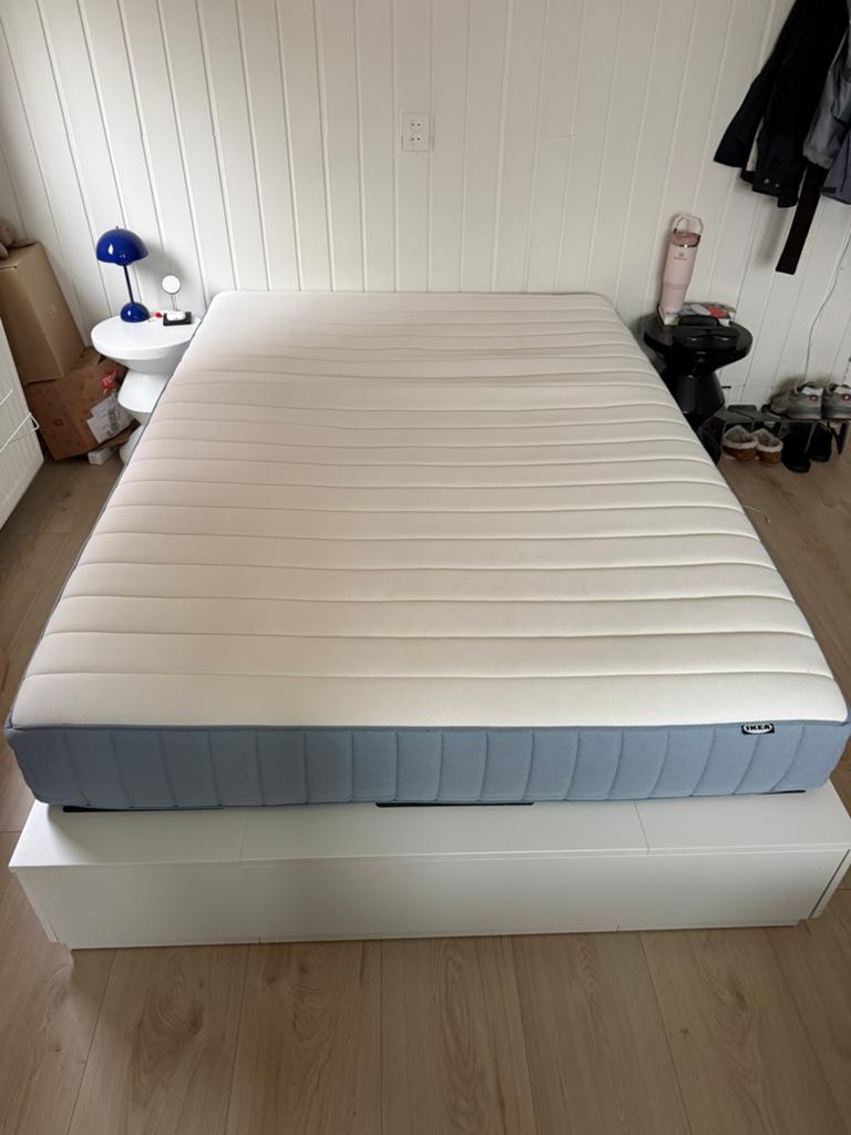 Ikea matras af te halen op vrijdag 29 mei, Huis en Inrichting, Slaapkamer | Matrassen en Bedbodems, Ophalen, Zo goed als nieuw