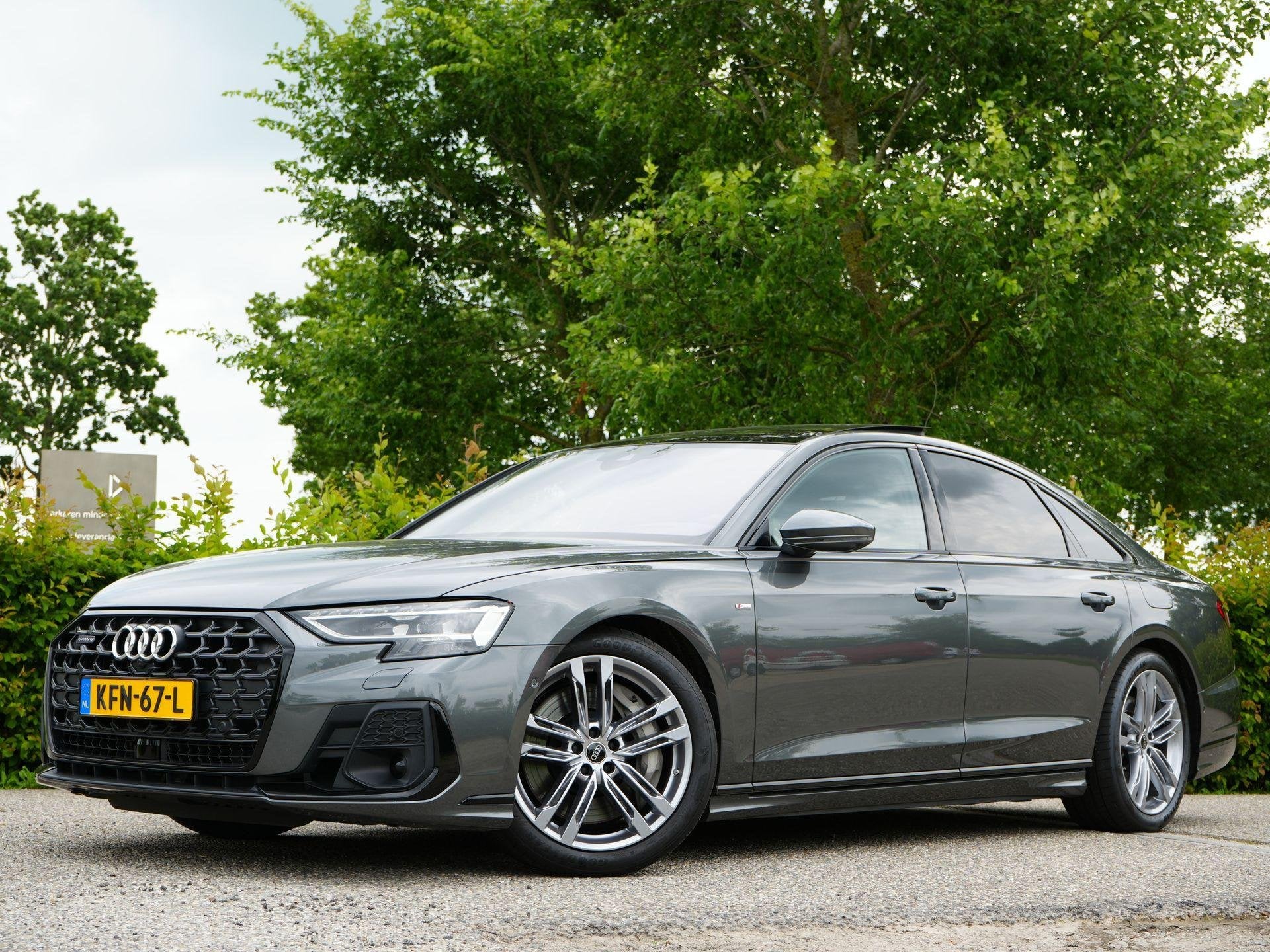 Foto 19 van Audi A8 S-Line 60 TFSI e 462 PK QUATTRO | Vierwielbesturing