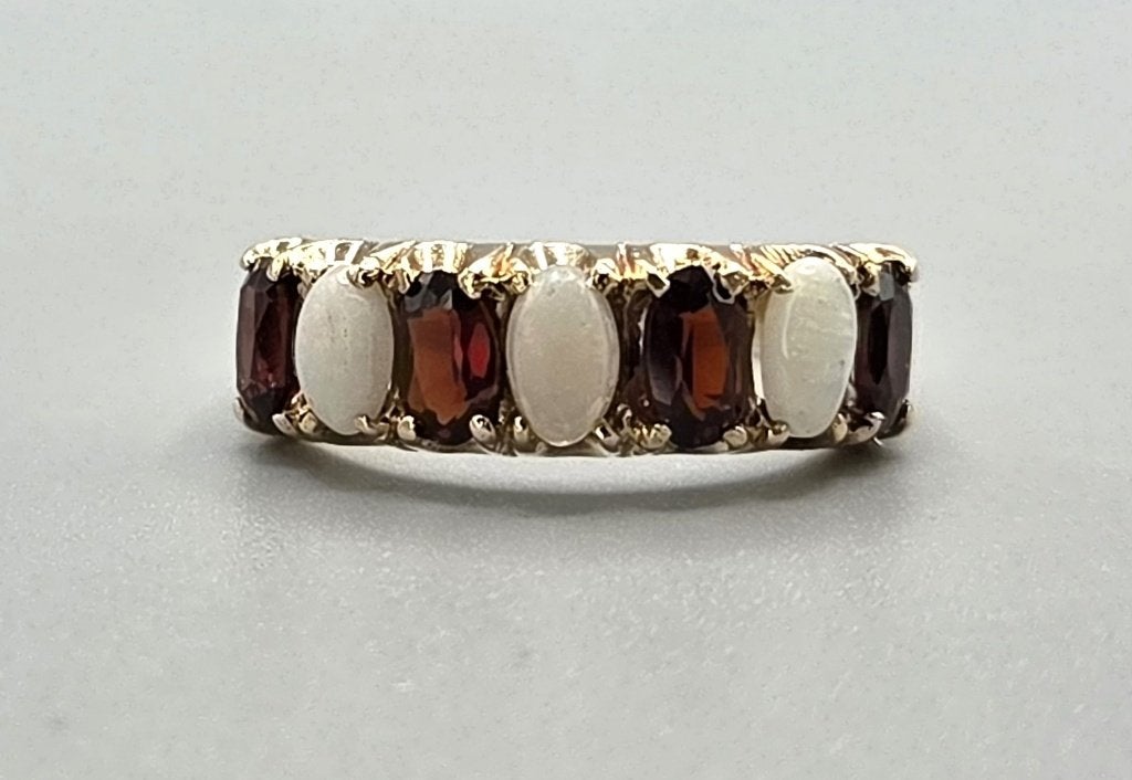 Gouden Vintage ring met edelsteen opaal en granaat. 2026/603, Sieraden, Tassen en Uiterlijk, Ringen, Overige kleuren, ., Ophalen of Verzenden