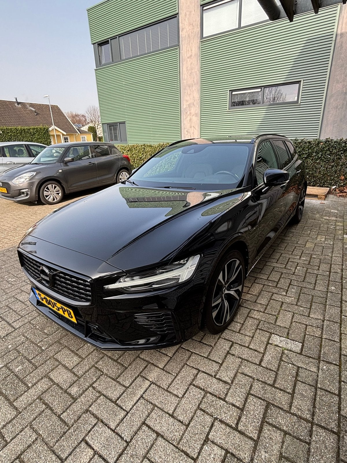 Volvo V60 T6 Twin Engine 340pk AWD Geartronic 2021 Zwart, Auto's, Volvo, Automaat, Euro 6, 4 cilinders, Leder en Stof