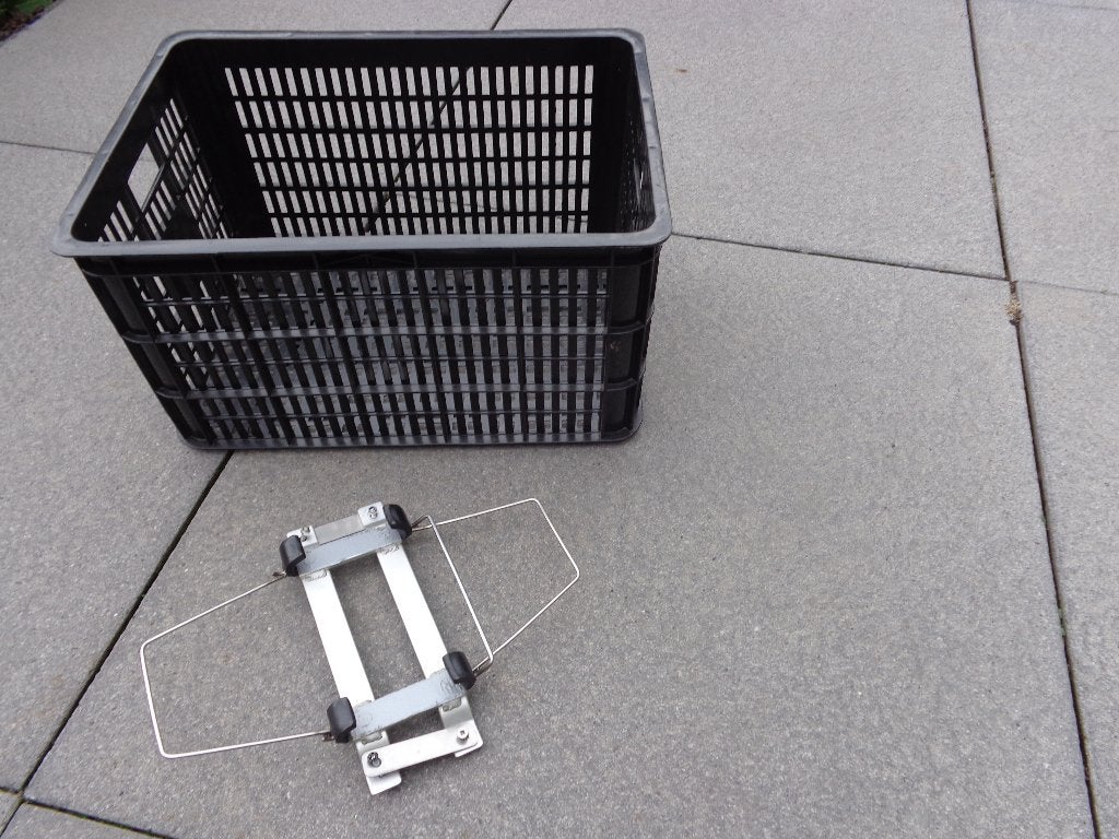 fietskrat met bevestigingsmateriaal, Ophalen, Zo goed als nieuw, Fietskrat