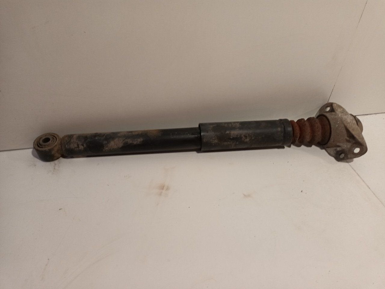 Schokbreker links achter Volkswagen Golf, Onderdelen@venauto.nl, Van der Ven Autorecycling B.V., Gebruikt, Ettenseweg 76, 4706 PB Roosendaal, The Netherlands