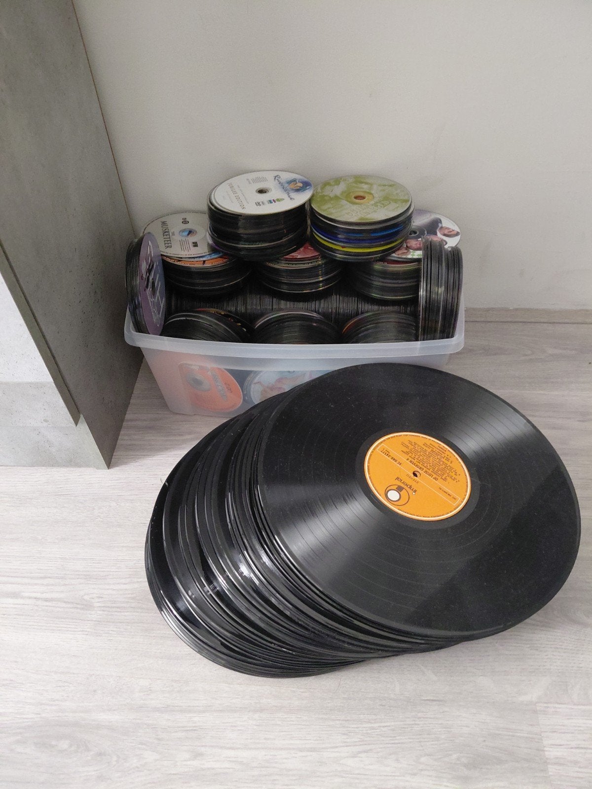LP's 70 st.  en CD's 610st. met schade - Ideaal voor knutsel, Ophalen, Gebruikt