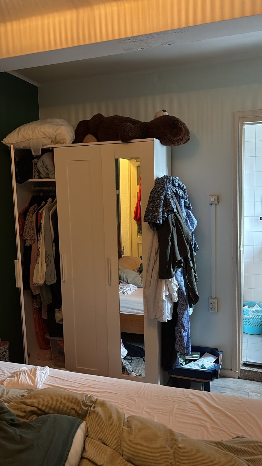 IKEA BRIMNES Kast met spiegeldeur en hangruimte, Huis en Inrichting, Overige materialen, Gebruikt, 150 tot 200 cm, 25 tot 50 cm