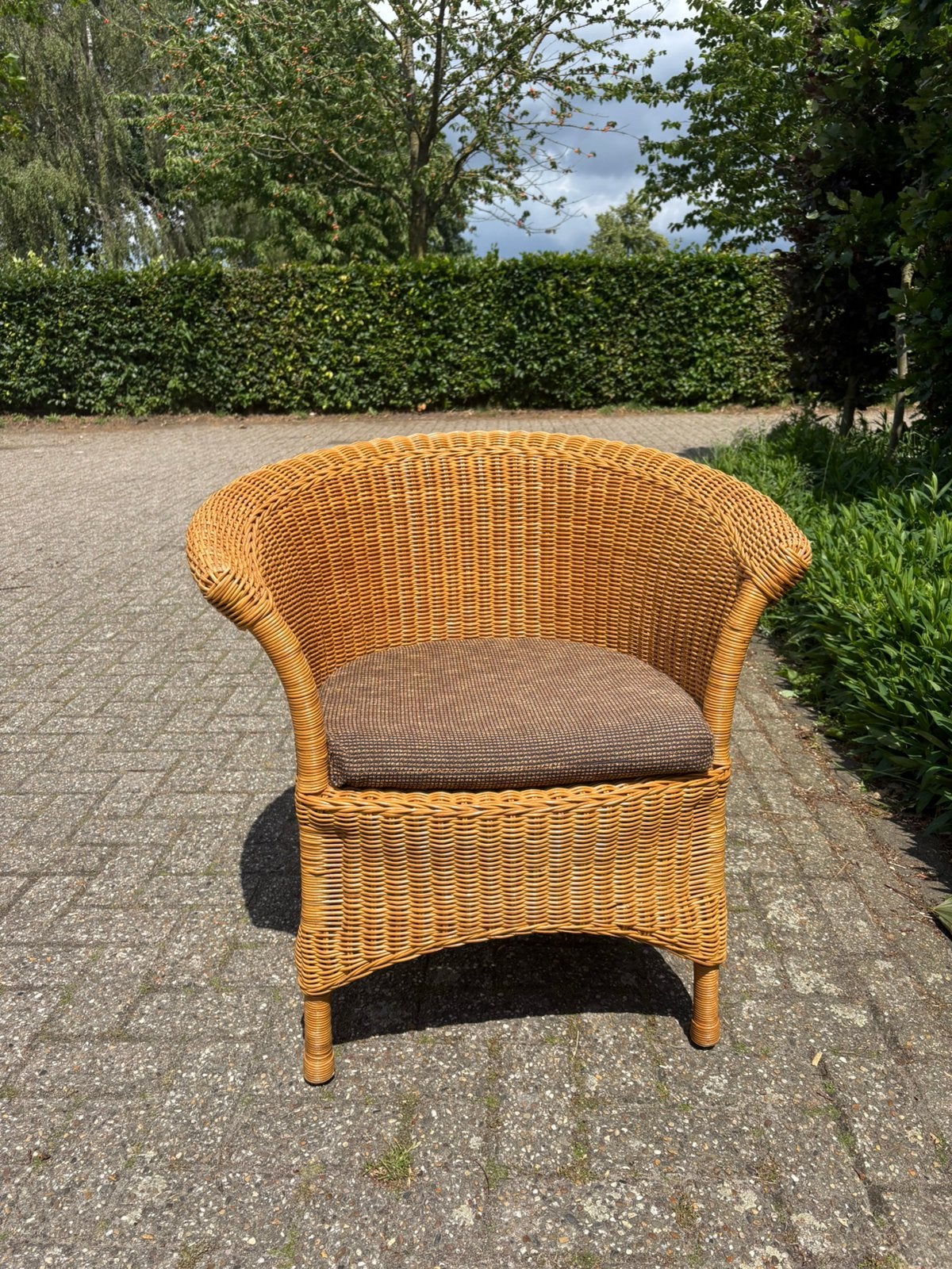 Stevige rieten stoel, in perfecte staat, h 77cm, b 75cm, Huis en Inrichting, Stoelen, Ophalen, Overige kleuren, Riet of Rotan
