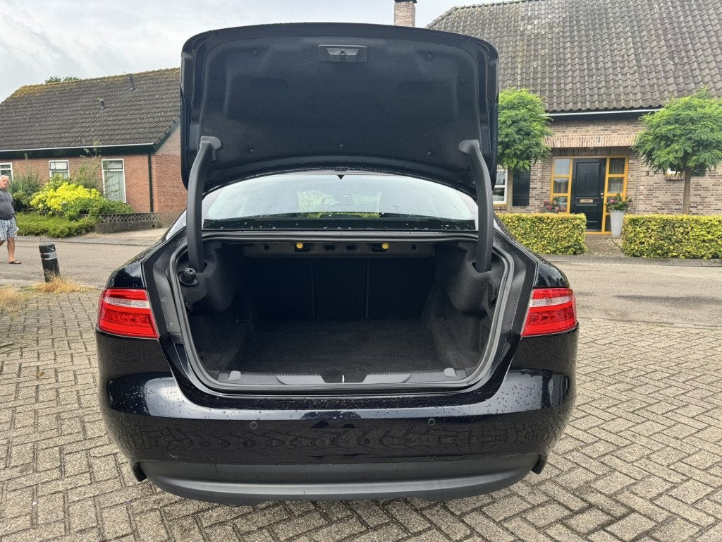 Jaguar XE 2.0 D Pure Automaat | Clima | Navi | Camera | - Ge, Auto's, Automaat, Gebruikt, 4 cilinders, Zwart