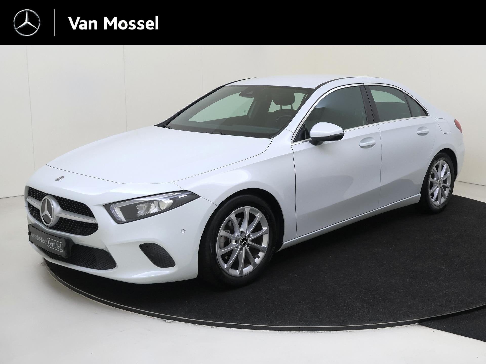 Mercedes-Benz A-klasse 180 Advantage /CarPlay /Achteruitrijc, Gebruikt, Euro 6, 4 cilinders, Automatische klimaatregeling