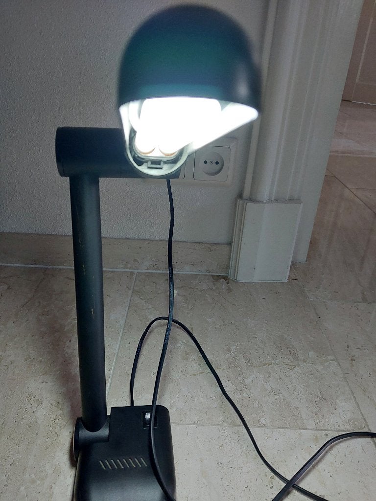Zwarte bureaulamp met verstelbare arm, Gebruikt, Verzenden, Zwart, Inclusief lichtbron