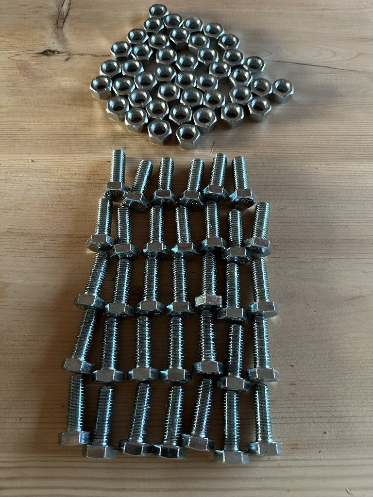 34x Verzinkte zeskantbouten 42mm lang en 43x moeren, Ophalen of Verzenden, Nieuw