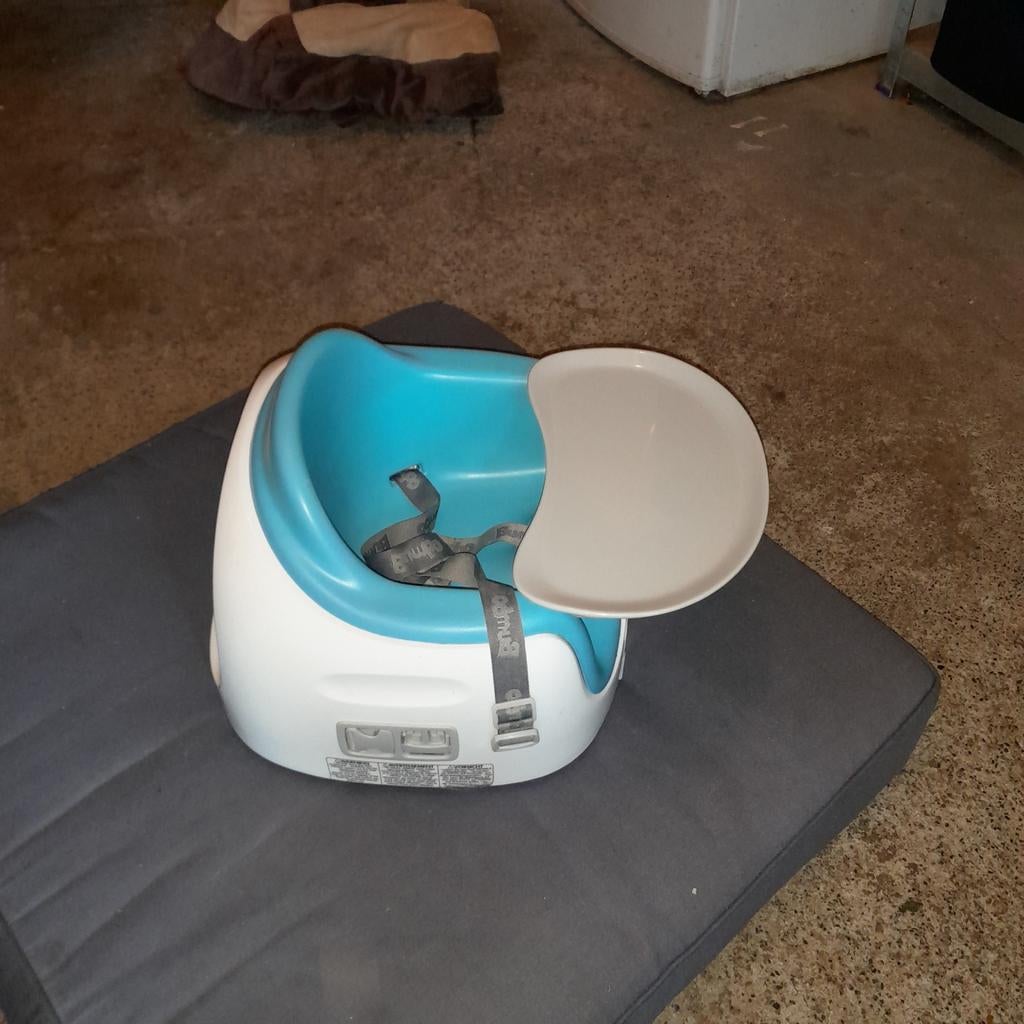 Bumbo babytafelstoel met afneembaar eetblad, Ophalen