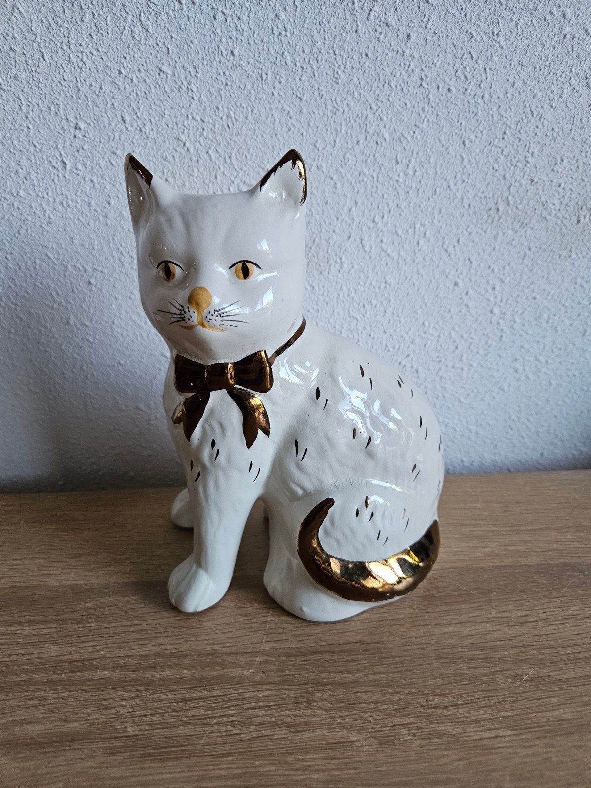 Vintage Staffordshire stijl kattenbeeldje – Wally kat, Ophalen of Verzenden, Zo goed als nieuw, Dier