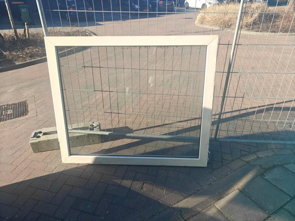 Gebruikt kunststof raamkozijn 1275x1520mm, Doe-het-zelf en Verbouw, Kozijnen en Schuifpuien, Kunststof, Gebruikt, Raamkozijn, 150 tot 225 cm