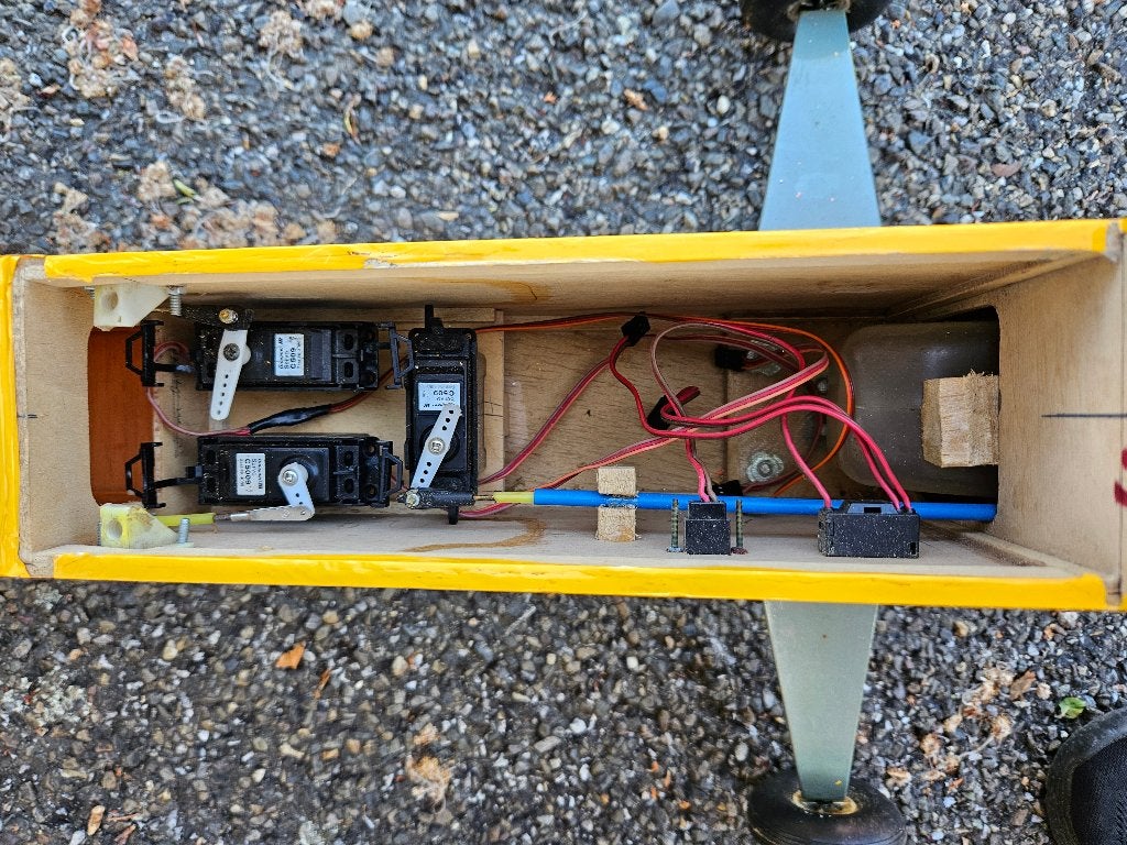 rc vliegtuig, Ophalen, Gebruikt, Nitro