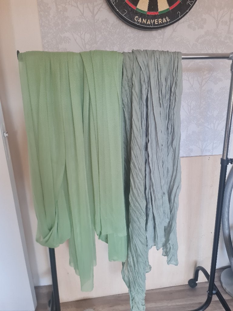 17 Groene doeken als tafelloper of decoratie, Huis en Inrichting, Keuken | Textiel, Overige merken, Wasbaar, Overige materialen