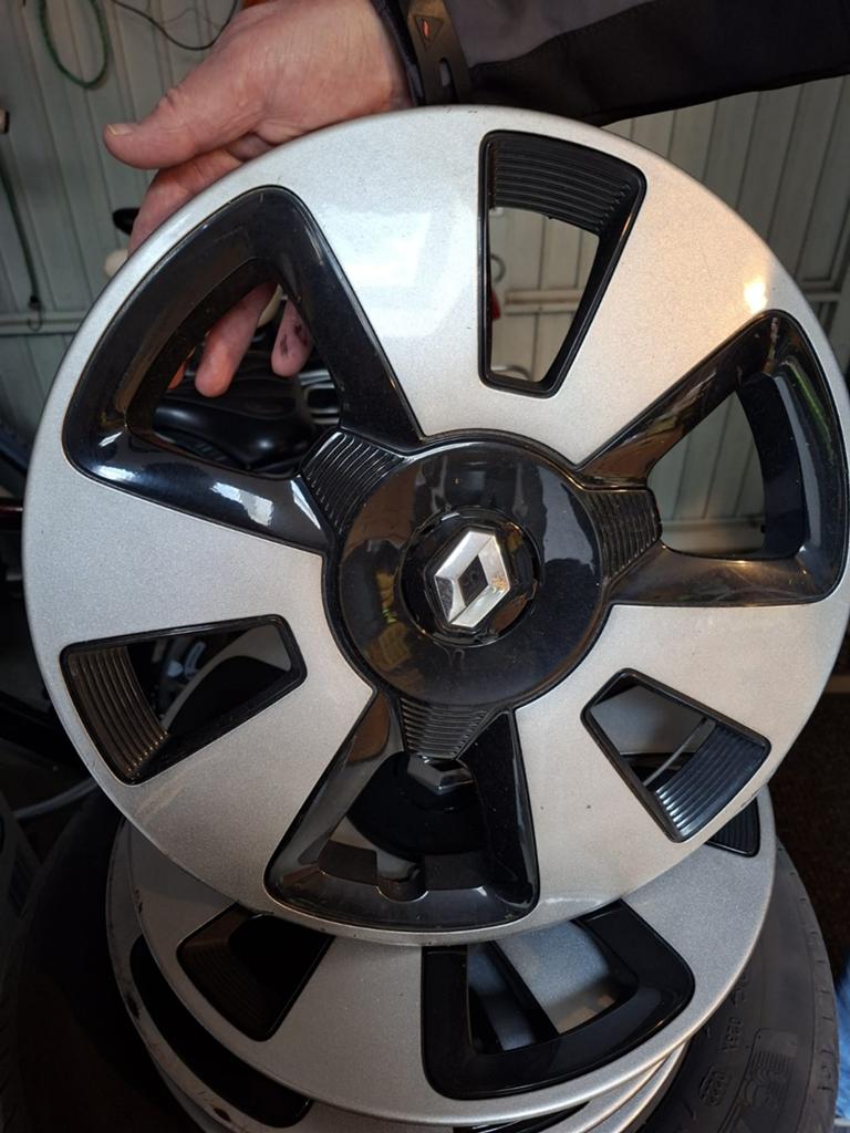 Velgen + wieldoppen Renault Twingo iii (incl. Zomerbanden), Auto-onderdelen, Banden en Velgen, Ophalen, Gebruikt, 15 inch, 175 mm