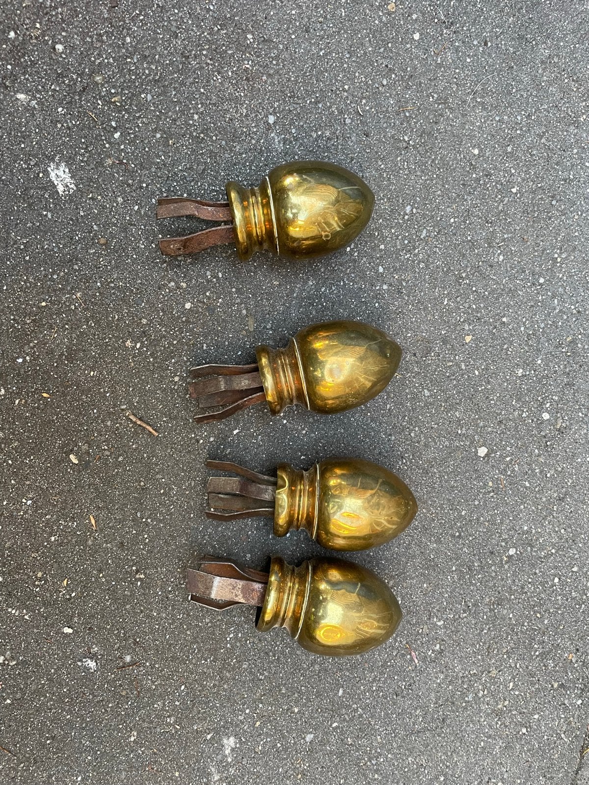 Set van 4 messing gordijnroede eindstukken met deukjes, Ophalen of Verzenden, Koper