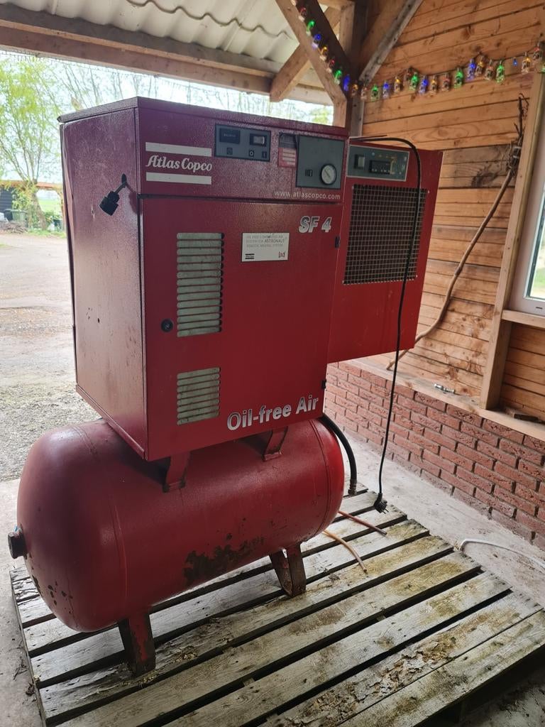 Atlas Copco SF4 Olievrije Compressor met luchtdroger, Gebruikt, Olievrij, 6 tot 10 bar, 100 liter of meer