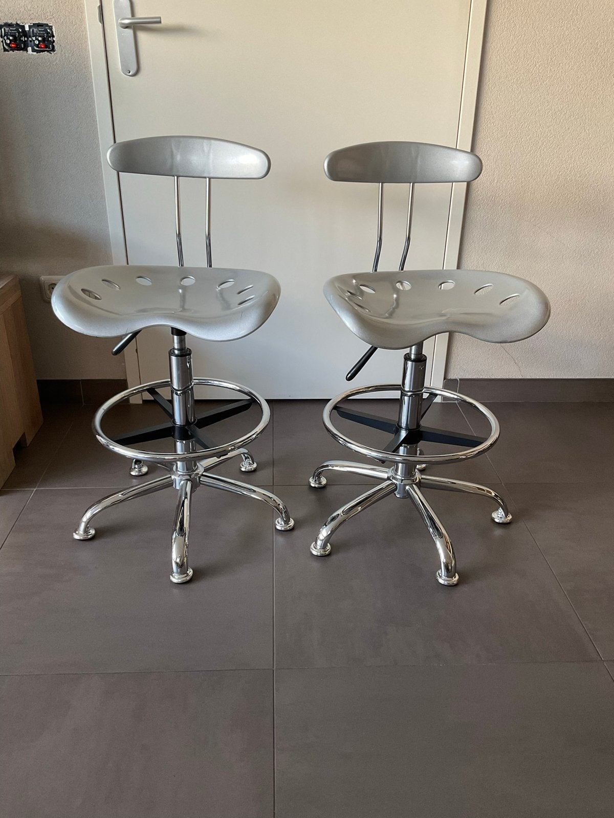 Barkrukken / tekenstoelen / bureaustoelen draaibaar, Ophalen, 60 tot 90 cm, Zo goed als nieuw, 2 krukken