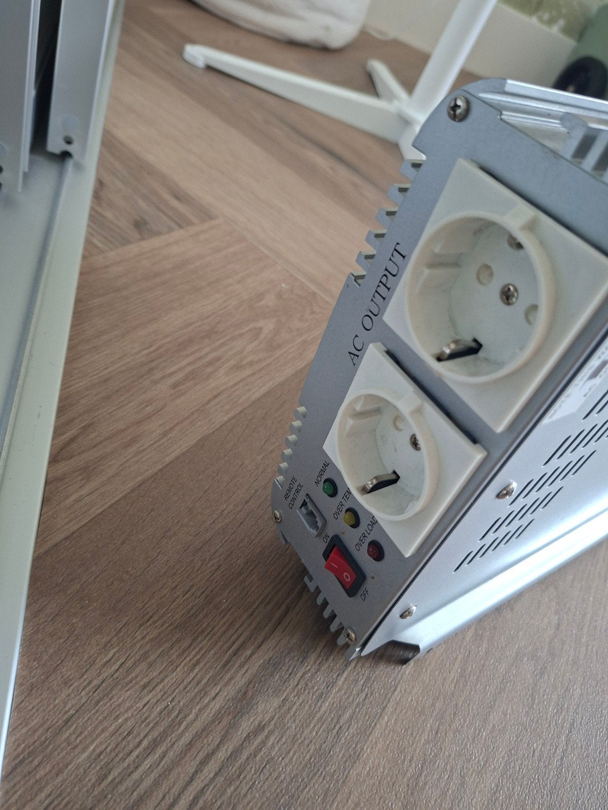 Omvormer HQ Power Inverter 24V DC naar 230V AC 1700W, Ophalen