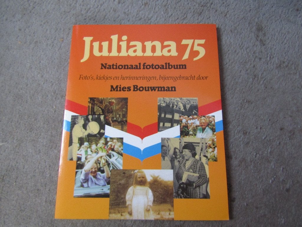 Boek: Juliana 75 - Nationaal fotoalbum door Mies Bouwman, Ophalen of Verzenden, Gebruikt, Nederland, Tijdschrift of Boek