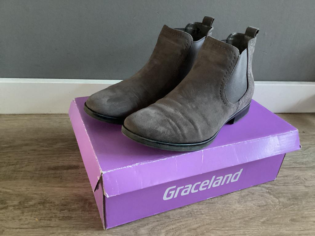 Grijze chelsea boots in nieuwstaat (38), Lage of Enkellaarzen, Ophalen of Verzenden, Zo goed als nieuw, Grijs