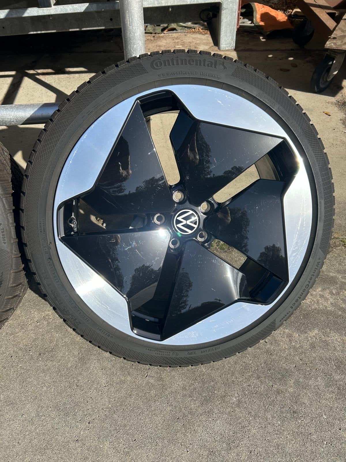 Winterbanden set voor ID 3 / Cupra Born 215/45 R20, Ophalen, Banden en Velgen, Winterbanden, Personenwagen