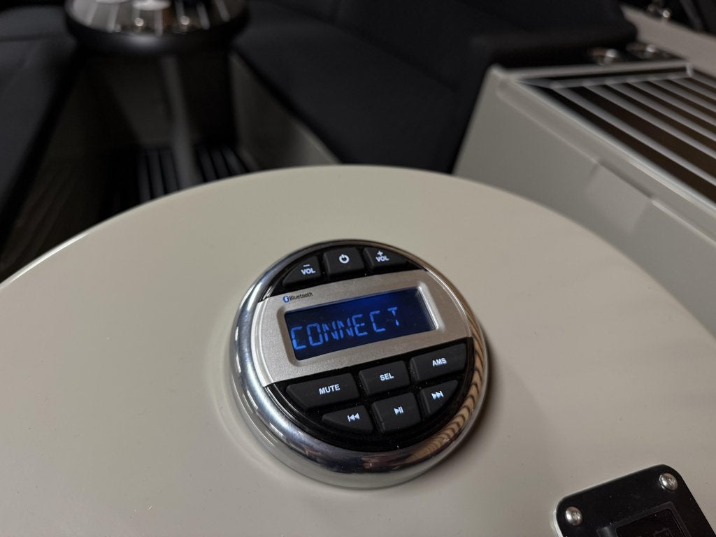 Foto 8 van Nieuwe MAASSLOEP 680 Retro 60PK HONDA KOELKST AUDIO BOEGSCHR