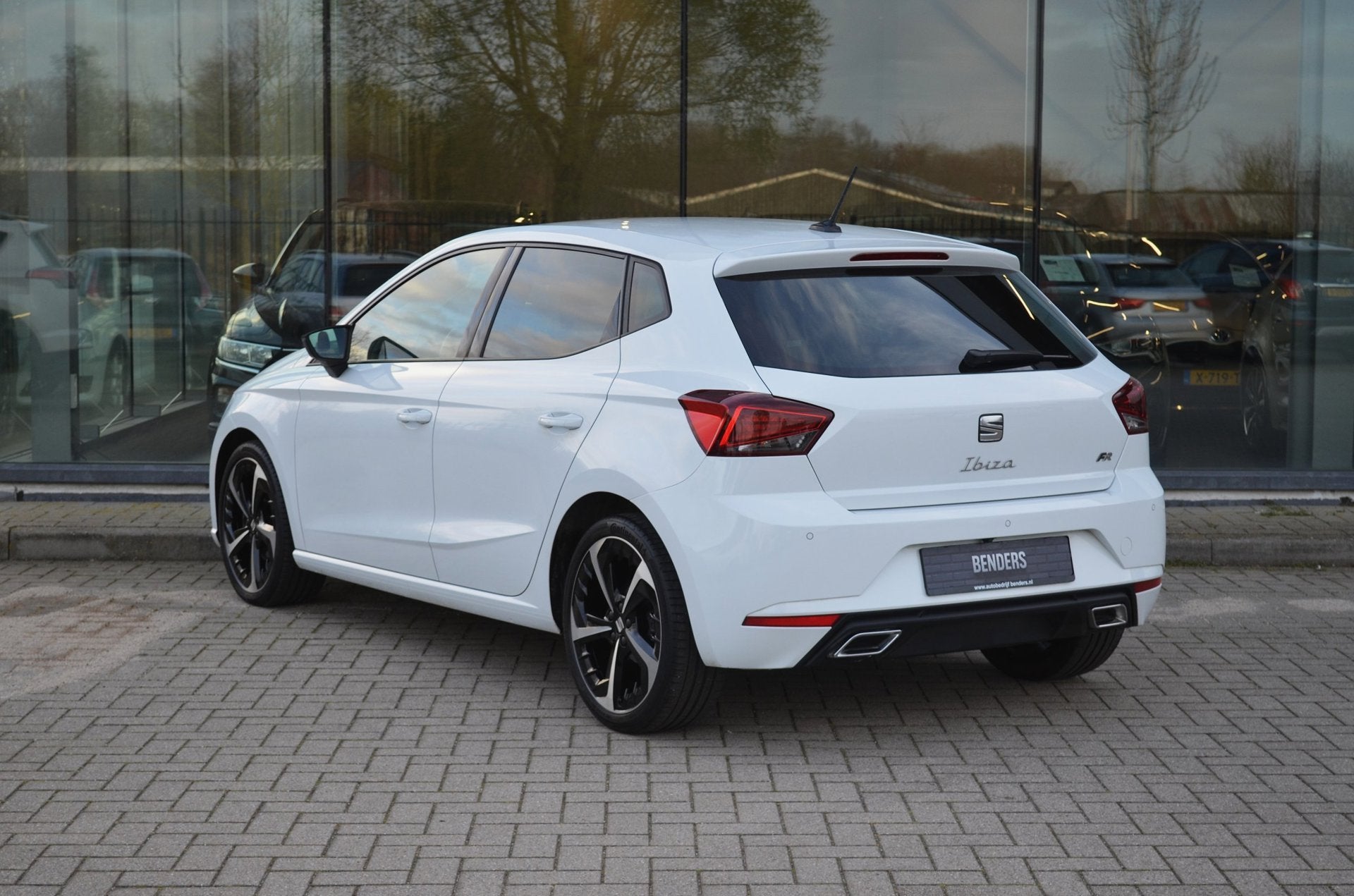 Seat Ibiza 1.0 TSI FR Business Intense | Automaat | Carplay, Auto's, Adaptive Cruise Control, Stof, Gebruikt, Zwart