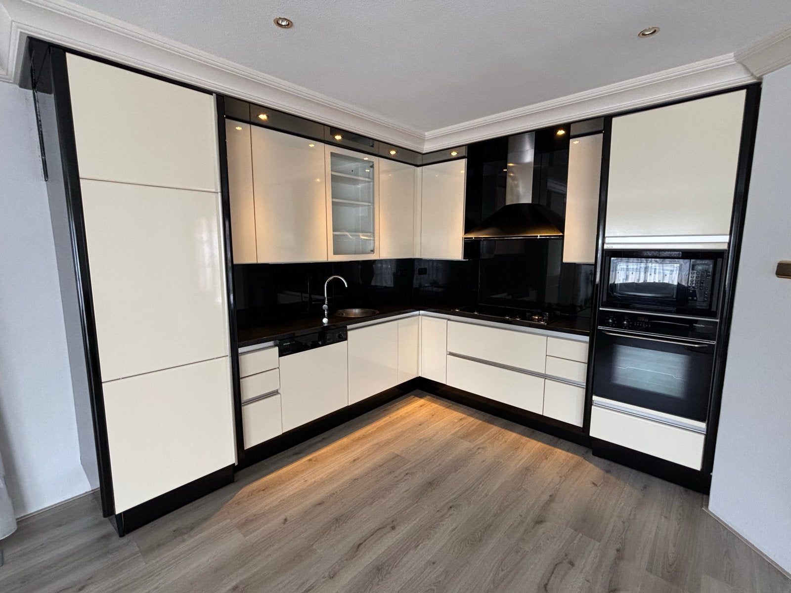 SieMatic Hoekkeuken met Miele apparatuur en granieten blad, Ophalen, Gebruikt, Hoekkeuken, Graniet of Steen