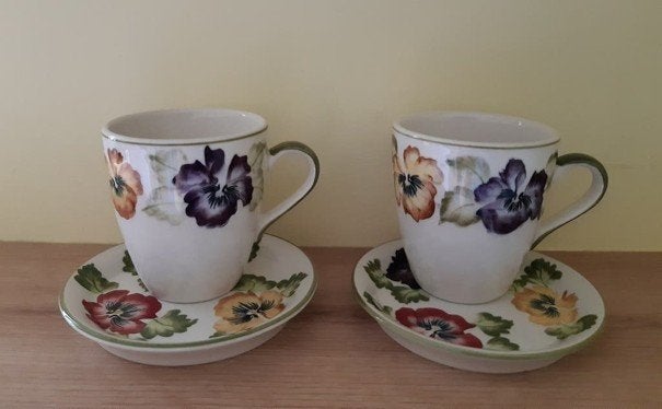 Vic's hand painted - set van 2, senseo, mok en schotel, Ophalen of Verzenden, Zo goed als nieuw, Overige stijlen, Kop(pen) en/of Schotel(s)