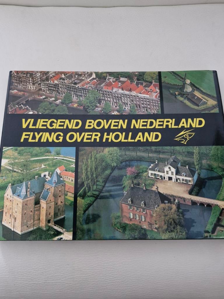 Vliegend Boven Nederland - Flying Over Holland, Ophalen of Verzenden
