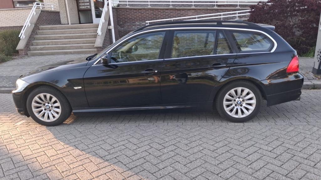 BMW 3-Serie 325i 218pk Aut. 2010 Zwart, Auto's, Automaat, 745 kg, Achterwielaandrijving, Beige