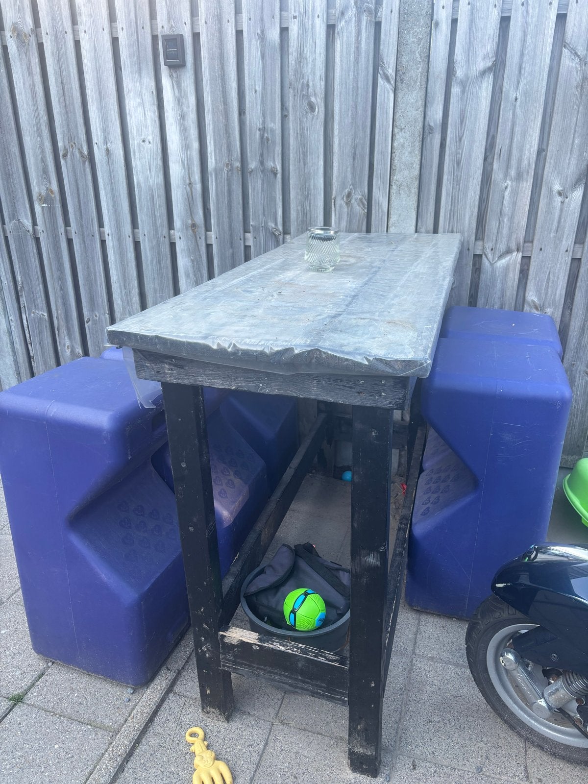 Steigerhout tafel met 5 kunststof krukken, Ophalen, Gebruikt, Rechthoekig, Hout