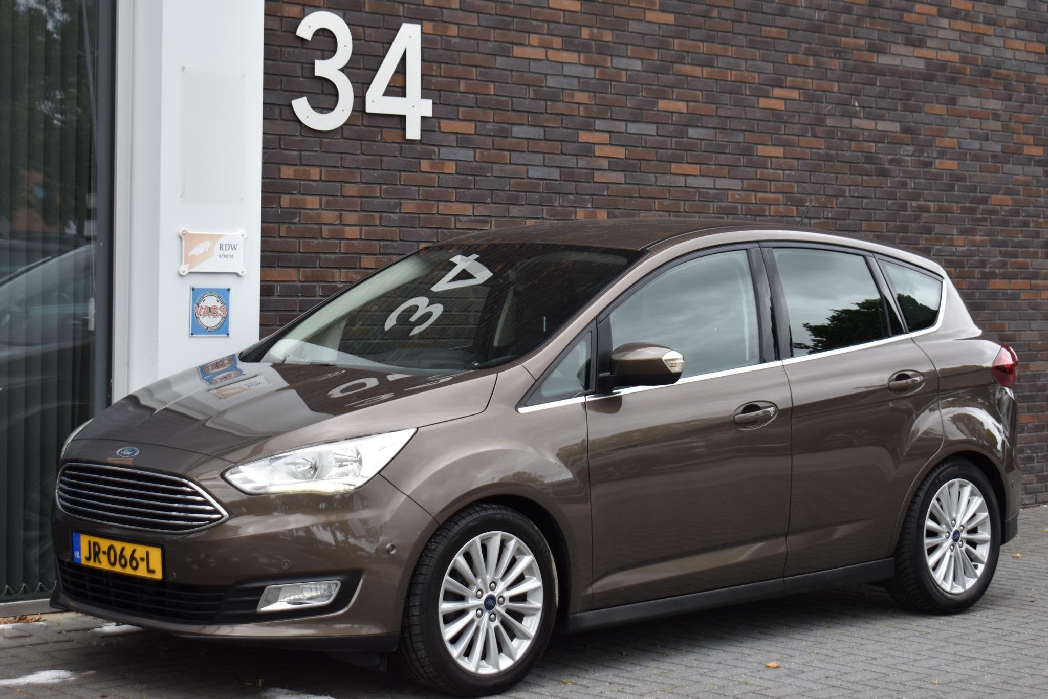 Ford C-Max 125PK Titanium ECC LMV NAVI TREKHAAK, Voorwielaandrijving, Gebruikt, Euro 6, Bruin