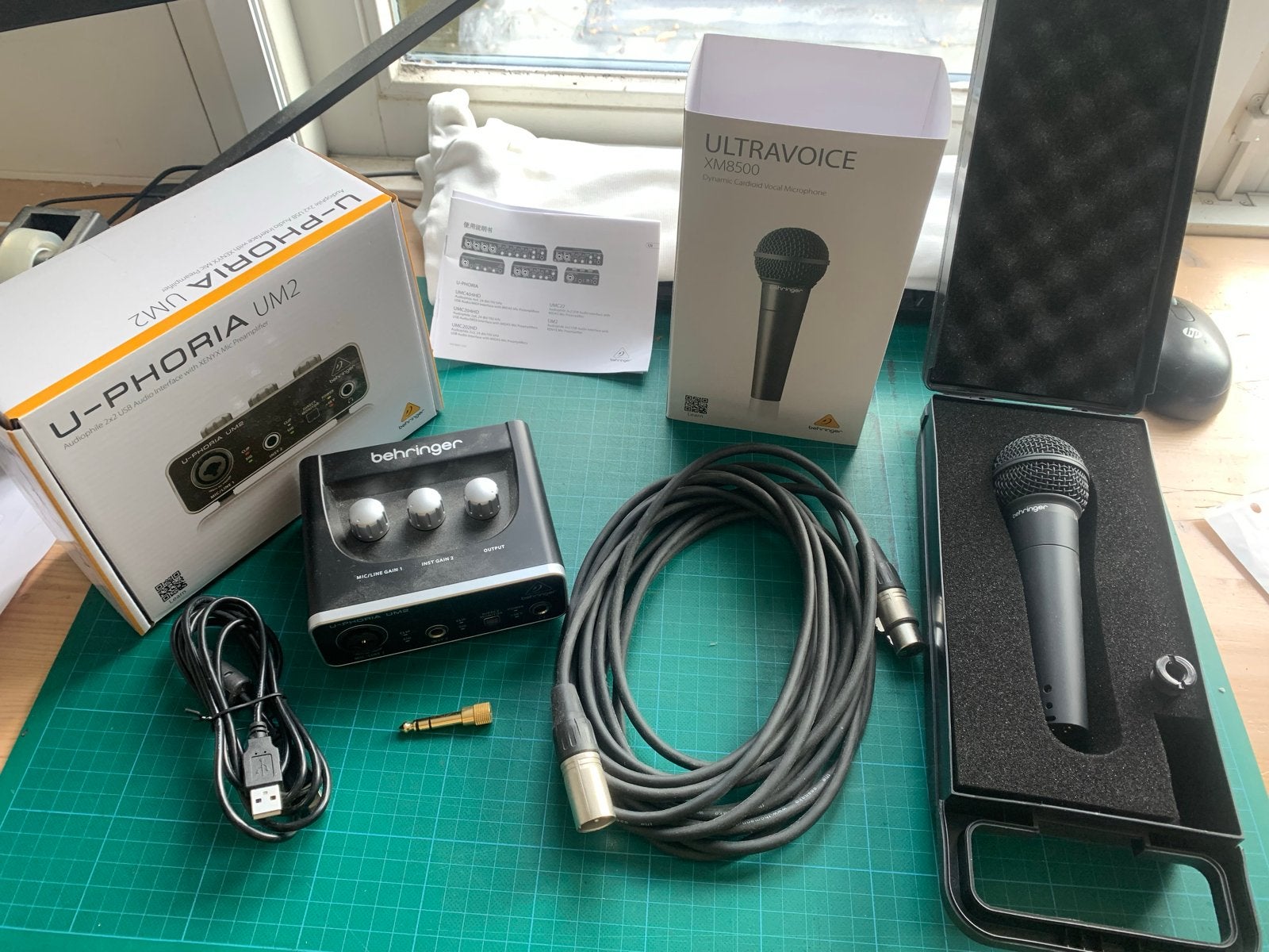 Behringer U-Phoria UM2 Audio Interface met Microfoon, Ophalen of Verzenden, Gebruikt, Studiomicrofoon