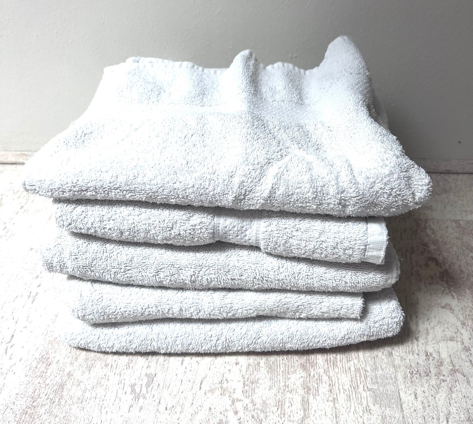 5 witte handdoeken Hema 60 bij 93, Ophalen, Zo goed als nieuw, Wit, Theedoek of Handdoek