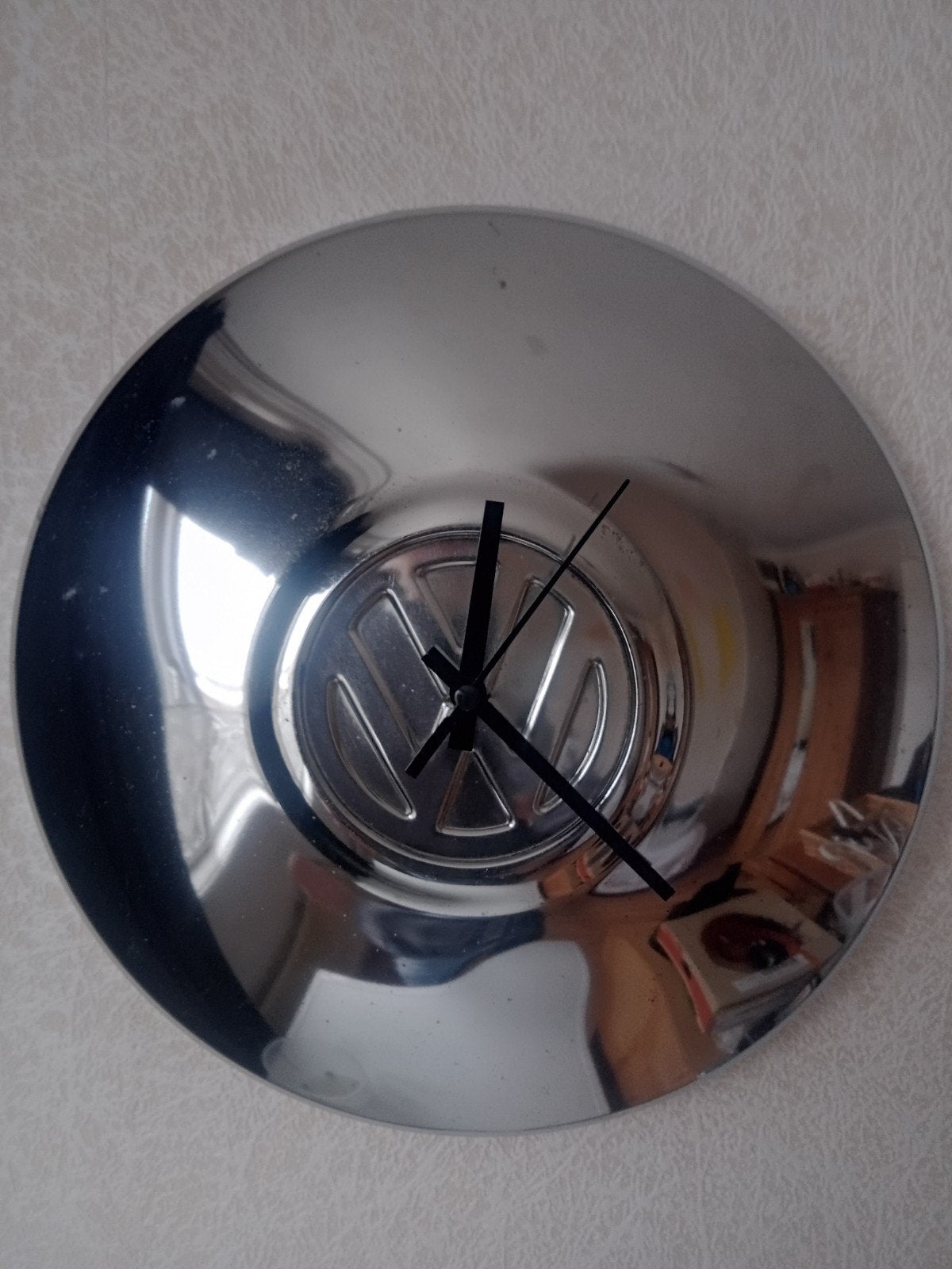 Unieke VW wieldop klok - Wandklok met Volkswagen logo, Ophalen of Verzenden, Gebruikt, Wandklok