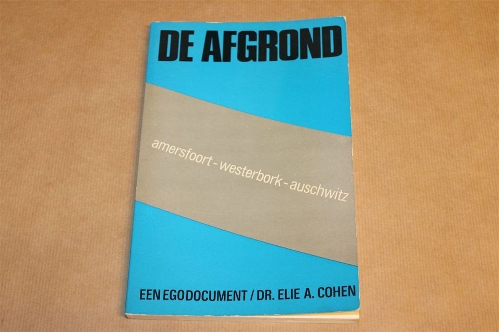 De Afgrond — Amersfoort, Westerbork, Auschwitz 1971, Boeken, Ophalen of Verzenden, Tweede Wereldoorlog, Gelezen, Overige onderwerpen