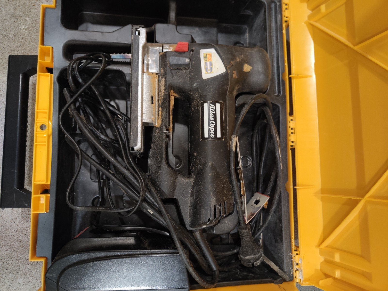 Atlas Copco Decoupeerzaag met koffer en zaagjes, Ophalen, Gebruikt, Decoupeerzaag, 600 tot 1200 watt